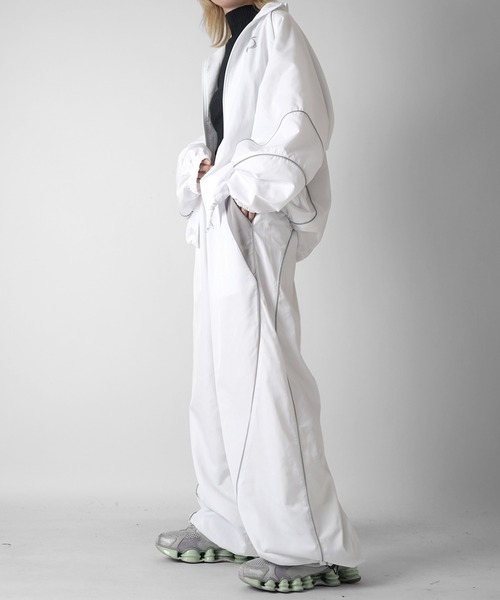 Confirm(コンファーム)の「Y2K 切替パイピングサイドライン 裾ドローコード ナイロンワイドパンツ ユニセックス【Confirm】(その他パンツ・メンズ・ホワイト/ブラック/グレー・M/L)」の21枚目の写真