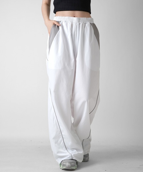 Confirm(コンファーム)の「Y2K 切替パイピングサイドライン 裾ドローコード ナイロンワイドパンツ ユニセックス【Confirm】(その他パンツ・メンズ・ホワイト/ブラック/グレー・M/L)」の17枚目の写真