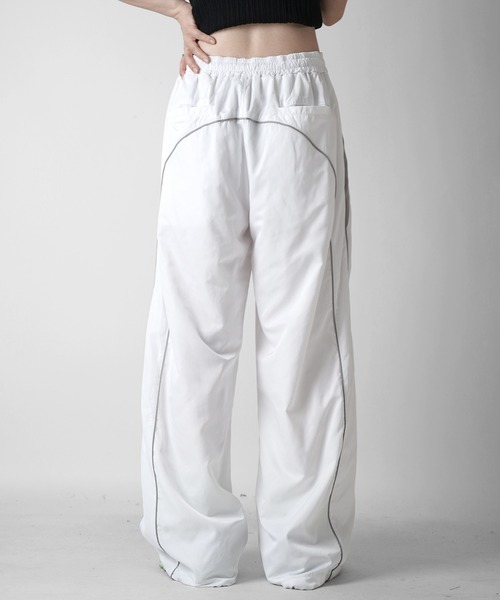 Confirm(コンファーム)の「Y2K 切替パイピングサイドライン 裾ドローコード ナイロンワイドパンツ ユニセックス【Confirm】(その他パンツ・メンズ・ホワイト/ブラック/グレー・M/L)」の18枚目の写真