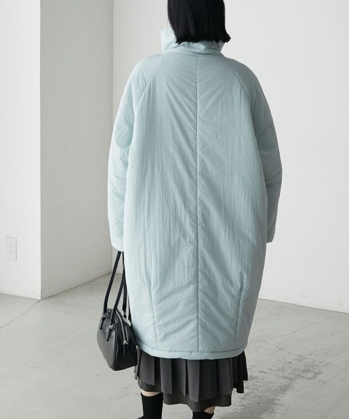 forksy.（フォルクシー）の「【forksy.】シボナイロン中綿ハイネックロングコート（ダウンジャケット/コート・レディース・ブルー/アイボリー/ブラック・FREE）」の4枚目の写真