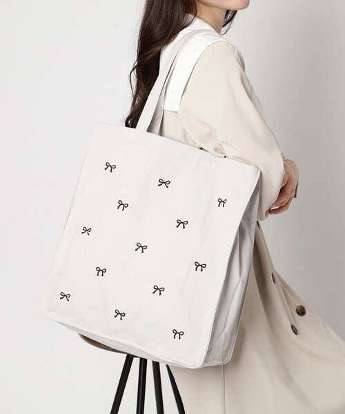 Ober Tashe(オーバータッシェ)の「リボン刺繍キャンバストートバッグ(トートバッグ・レディース・アイボリー/グレー/ブラック・FREE)」の20枚目の写真