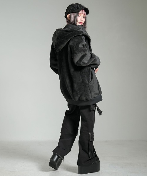 Diable baiser（ディアブルベーゼ）の「モコモコボアフードブルゾンコート（ブルゾン・レディース・ブラック/ベージュ・SMALL/MEDIUM/LARGE/LL/3L）」の4枚目の写真