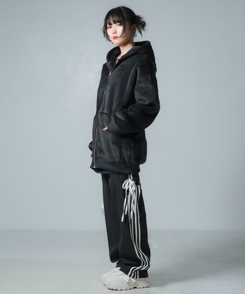 Diable baiser（ディアブルベーゼ）の「モコモコボアフードブルゾンコート（ブルゾン・レディース・ブラック/ベージュ・SMALL/MEDIUM/LARGE/LL/3L）」の11枚目の写真