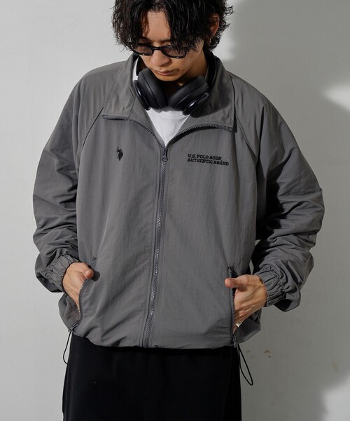 U.S. POLO ASSN.(ユーエスポロアッスン)の「U.S. POLO ASSN./ユーエスポロアッスン 別注 ナイロンジップブルゾン(限定展開)(ナイロンジャケット・メンズ・グレー/ブラック/ネイビー・SMALL/MEDIUM/LARGE)」の22枚目の写真