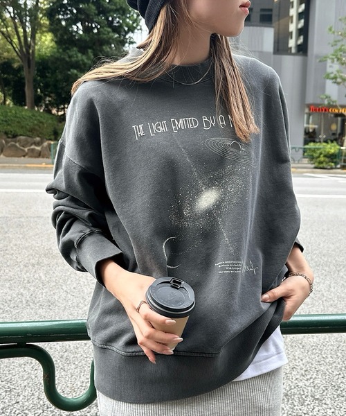 ANME（アンメ）の「宇宙プリント裏毛スウェットトップス（スウェット・レディース・ブラック系その他2/ブラック系その他/ブラック系その他3・M/L/XL）」の2枚目の写真