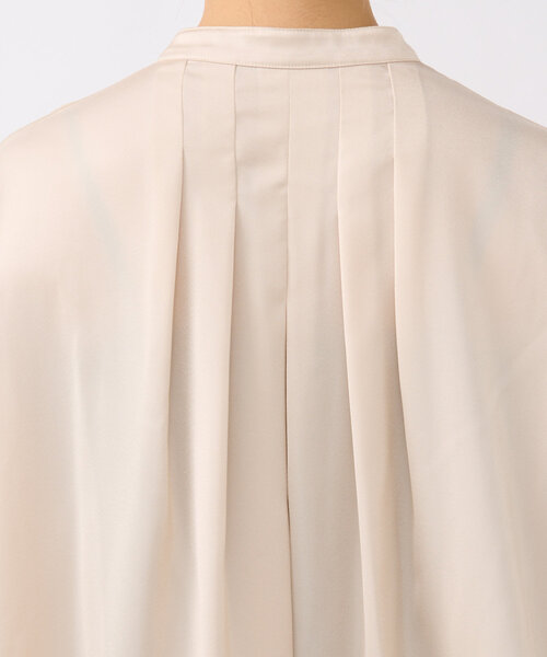 un dix cors(アンディコール)の「《上品な光沢》ヨーク切替サテン調ブラウス(シャツ/ブラウス・レディース・ブラック/カーキ/アイボリー・FREE)」の7枚目の写真