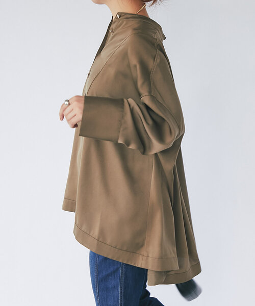 un dix cors(アンディコール)の「《上品な光沢》ヨーク切替サテン調ブラウス(シャツ/ブラウス・レディース・ブラック/カーキ/アイボリー・FREE)」の12枚目の写真