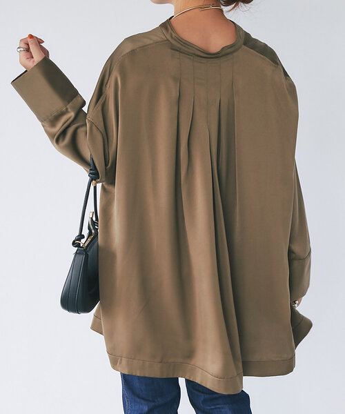 un dix cors(アンディコール)の「《上品な光沢》ヨーク切替サテン調ブラウス(シャツ/ブラウス・レディース・ブラック/カーキ/アイボリー・FREE)」の13枚目の写真