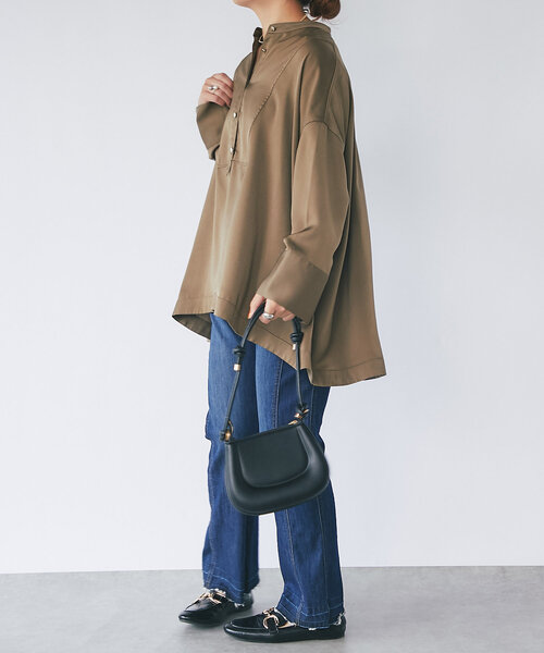 un dix cors(アンディコール)の「《上品な光沢》ヨーク切替サテン調ブラウス(シャツ/ブラウス・レディース・ブラック/カーキ/アイボリー・FREE)」の16枚目の写真