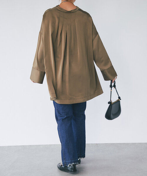 un dix cors(アンディコール)の「《上品な光沢》ヨーク切替サテン調ブラウス(シャツ/ブラウス・レディース・ブラック/カーキ/アイボリー・FREE)」の17枚目の写真