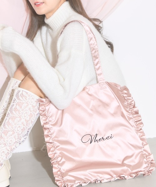 tocco closet(トッコ クローゼット)の「【ZOZO限定】フリルラウンドサテントートバッグ(トートバッグ・レディース・アイボリー/ブラック/ピンク/ボルドー・FREE)」の4枚目の写真