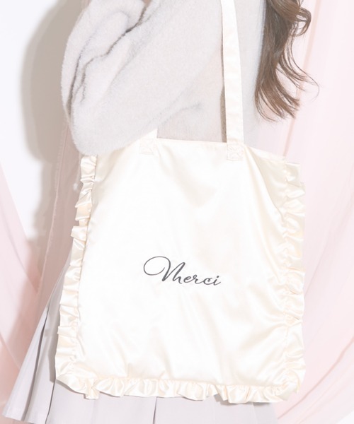 tocco closet(トッコ クローゼット)の「【ZOZO限定】フリルラウンドサテントートバッグ(トートバッグ・レディース・アイボリー/ブラック/ピンク/ボルドー・FREE)」の2枚目の写真