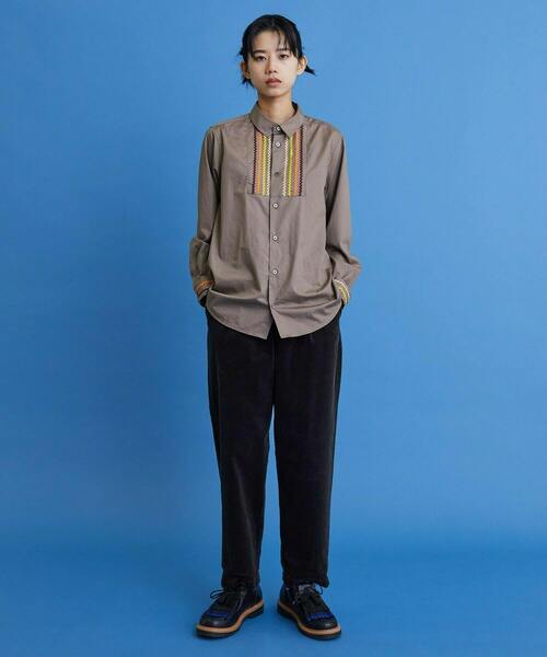 FRAPBOIS(フラボア)の「チャームシャツ(シャツ/ブラウス・レディース・ホワイト/グレイッシュベージュ・1/2)」の7枚目の写真