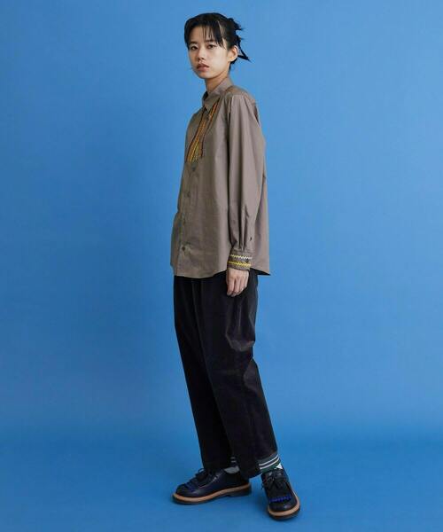 FRAPBOIS(フラボア)の「チャームシャツ(シャツ/ブラウス・レディース・ホワイト/グレイッシュベージュ・1/2)」の8枚目の写真