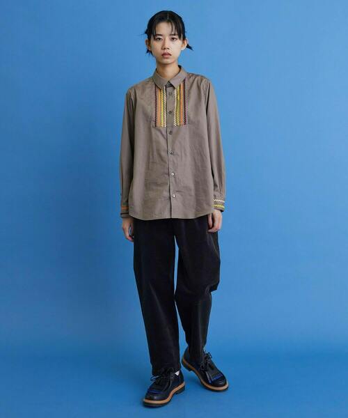 FRAPBOIS(フラボア)の「チャームシャツ(シャツ/ブラウス・レディース・ホワイト/グレイッシュベージュ・1/2)」の9枚目の写真