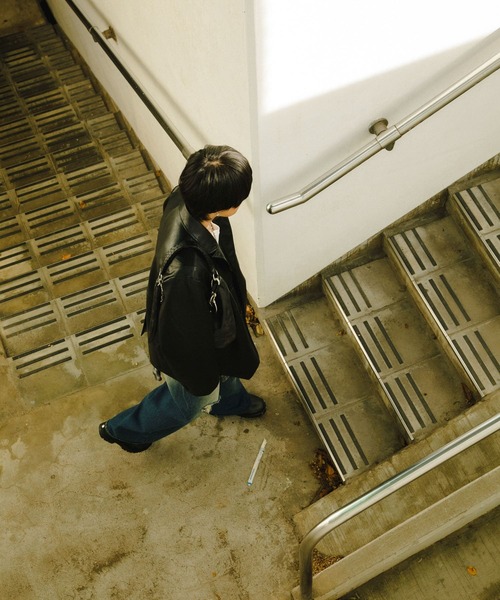 SENSE OF PLACE by URBAN RESEARCH（センスオブプレイスバイアーバンリサーチ）の「フェイクレザーヴィンテージハンドバッグ（ハンドバッグ・メンズ・ブラック/レッド・ONE）」の7枚目の写真