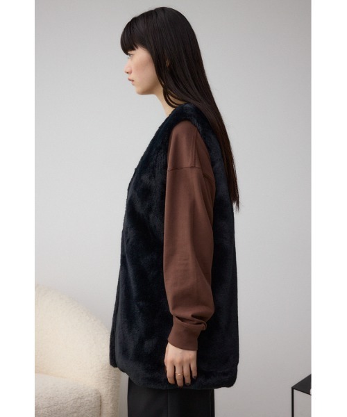 AZUL by moussy（アズールバイマウジー）の「フラッフィーフェイクファーベスト（ベスト・レディース・ブラック/アイボリー/ライトグレー・FREE）」の20枚目の写真