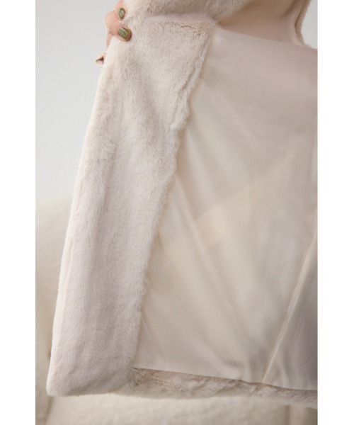 AZUL by moussy（アズールバイマウジー）の「フラッフィーフェイクファーベスト（ベスト・レディース・ブラック/アイボリー/ライトグレー・FREE）」の15枚目の写真