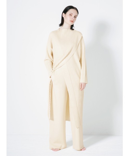 KEnTe(ケンテ)の「Ribbed Slit Knit Tops(ニット/セーター・レディース・モカ/グレイッシュベージュ/アイボリー・M)」の4枚目の写真