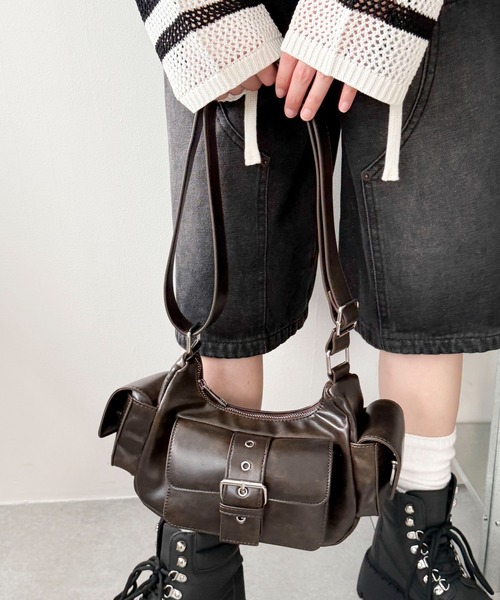 WEGO（ウィゴー）の「WEGO/ハトメベルトポケットショルダー（ショルダーバッグ・レディース・ブラウン/ブラック/レッド・FREE）」の3枚目の写真