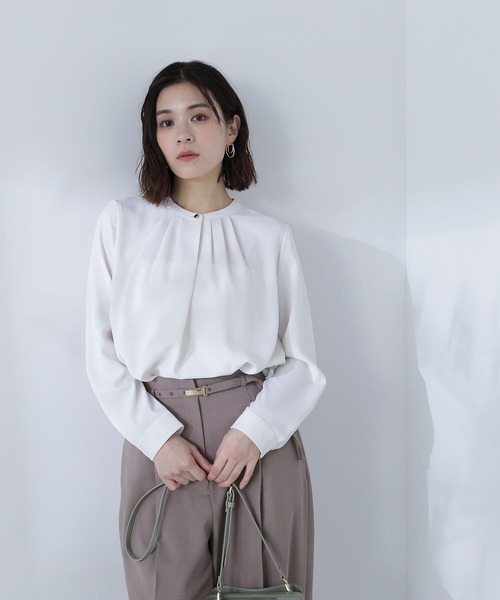 NATURAL BEAUTY BASIC（ナチュラルビューティーベーシック）の「◇フロントタックブラウス（シャツ/ブラウス・レディース・グレイッシュベージュ/オフホワイト/ライトグリーン/ベージュ/グリーン・SMALL/MEDIUM）」の11枚目の写真