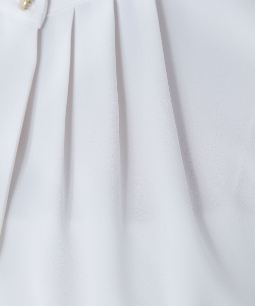 NATURAL BEAUTY BASIC（ナチュラルビューティーベーシック）の「◇フロントタックブラウス（シャツ/ブラウス・レディース・グレイッシュベージュ/オフホワイト/ライトグリーン/ベージュ/グリーン・SMALL/MEDIUM）」の13枚目の写真