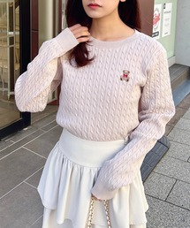 くま刺しゅうケーブルニット