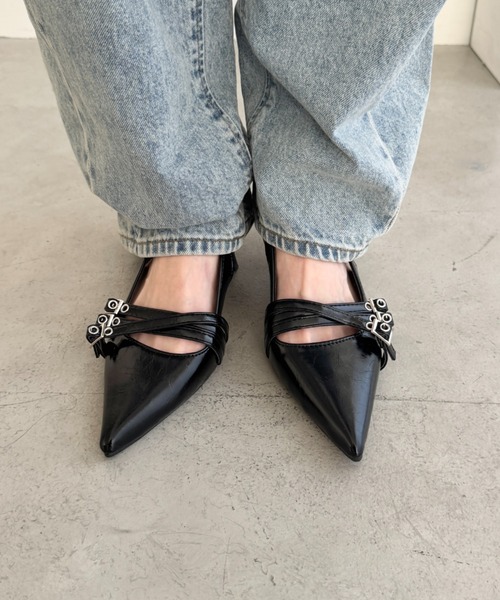 Loueme（ルエム）の「メニーベルトポインテッドミュールパンプス（パンプス・レディース・シルバー/ブラック/レッド・24.5cm/23.5cm）」の17枚目の写真