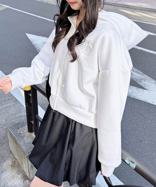 INGNI（イング）の「ダンボールジップショートパーカー（パーカー・レディース・オフホワイト/ブラック/グレー・M）」の17枚目の写真