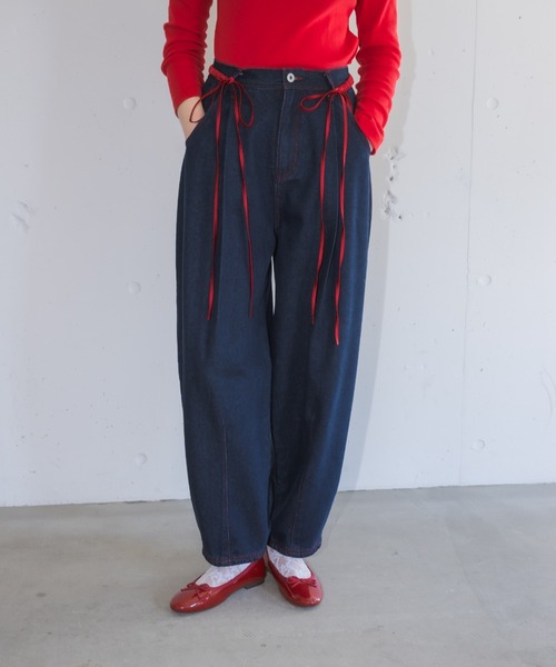 idem(イデム)の「curve denim ribbon pants / カーブデニムリボンパンツ(デニムパンツ・レディース・ネイビー/ブルー・FREE/SMALL)」の3枚目の写真