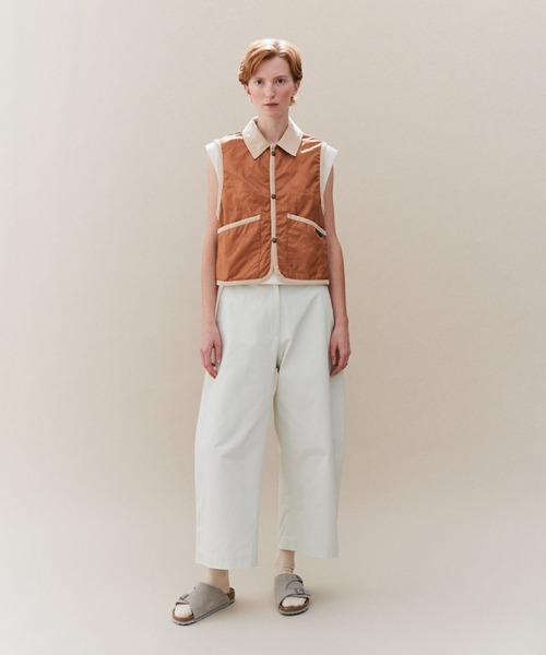 LAVENHAM(ラベンハム)の「Unwadded Cropped Raydon Gilet Womens / アンワディッド クロップド レイドン ジレ ウィメンズ(ベスト・レディース・ブラック/ブラウン系その他/ライトベージュ・8/10/6/12)」の21枚目の写真