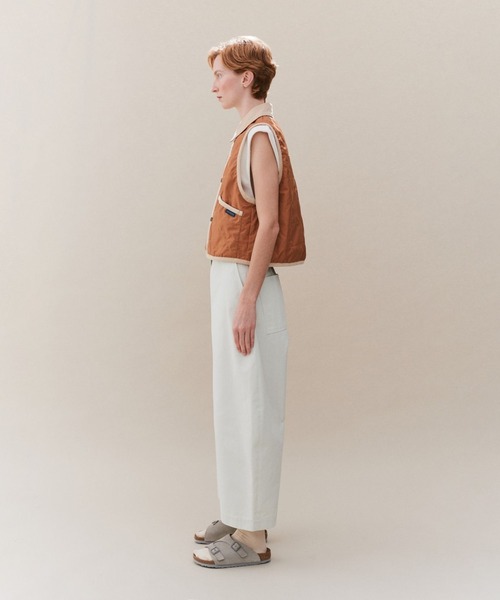 LAVENHAM(ラベンハム)の「Unwadded Cropped Raydon Gilet Womens / アンワディッド クロップド レイドン ジレ ウィメンズ(ベスト・レディース・ブラック/ブラウン系その他/ライトベージュ・8/10/6/12)」の22枚目の写真