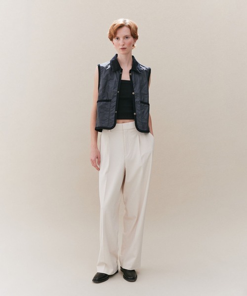 LAVENHAM(ラベンハム)の「Unwadded Cropped Raydon Gilet Womens / アンワディッド クロップド レイドン ジレ ウィメンズ(ベスト・レディース・ブラック/ブラウン系その他/ライトベージュ・8/10/6/12)」の4枚目の写真