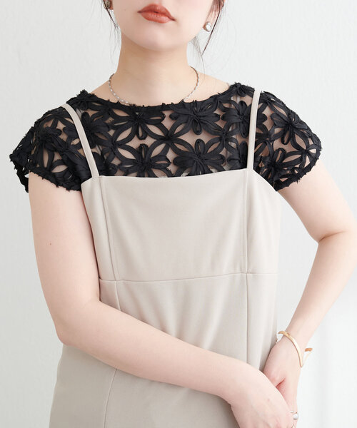 natural couture(ナチュラルクチュール)の「【WEB限定】チュールフラワーVネックベスト(キャミソール・レディース・アイボリー/ブラック・FREE)」の12枚目の写真