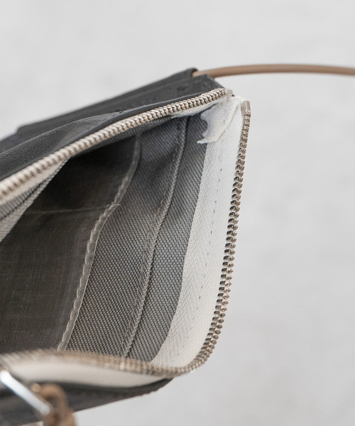 Senti(センティ)の「SENTI センティ / Dyneema(R) Leather TRAVEL SHOULDER BAG 超軽量ダイニーマレザートラベルショルダーバッグ / 3032(ショルダーバッグ・メンズ・ブラック系その他/ブラック・FREE)」の16枚目の写真