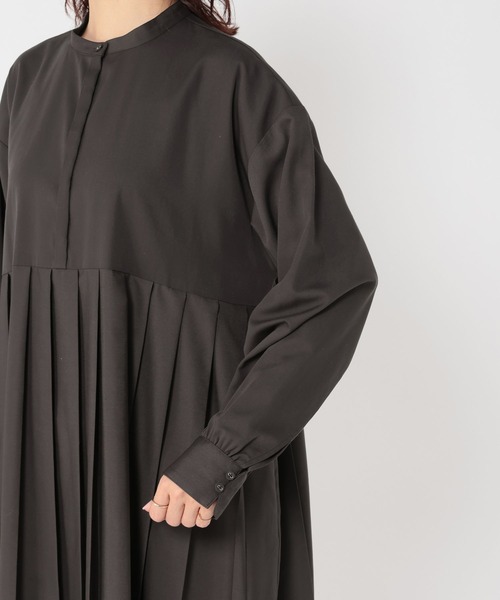 studio CLIP（スタディオクリップ）の「切り替えプリーツワンピース（ワンピース・レディース・チャコール/ベージュ・FREE）」の9枚目の写真