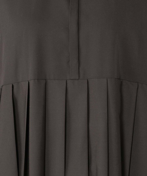 studio CLIP（スタディオクリップ）の「切り替えプリーツワンピース（ワンピース・レディース・チャコール/ベージュ・FREE）」の4枚目の写真