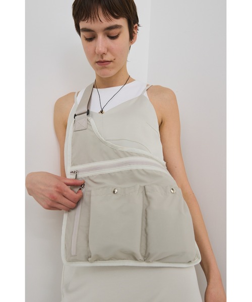 un/neu（アンノイ）の「スリムベストショルダー / フィッシングライクベスト / 撥水機能付き（ボディバッグ/ウエストポーチ・レディース・ブラック/ベージュ・FREE）」の18枚目の写真