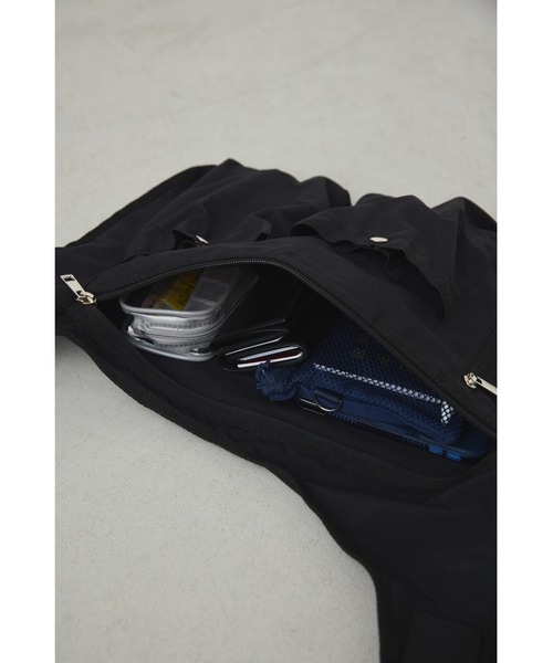 un/neu（アンノイ）の「スリムベストショルダー / フィッシングライクベスト / 撥水機能付き（ボディバッグ/ウエストポーチ・レディース・ブラック/ベージュ・FREE）」の5枚目の写真