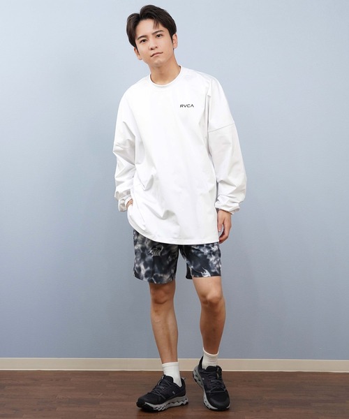 RVCA（ルーカ）の「RVCA/ルーカ 長袖ラッシュガード/水陸両用 裾ドローコード/ドロスト UVケア ロンＴ BF04A-P81（ラッシュガード・メンズ・ブラック/ホワイト・S/L/M）」の6枚目の写真