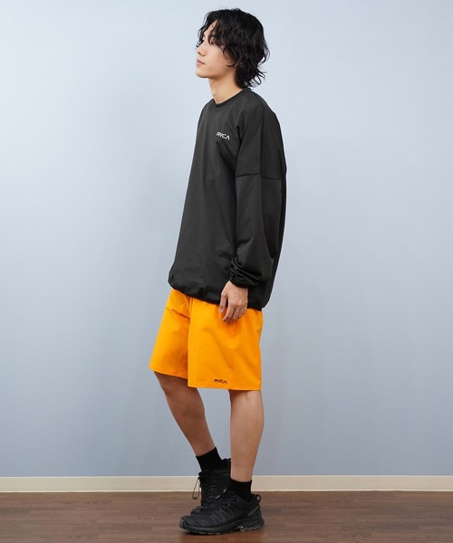 RVCA（ルーカ）の「RVCA/ルーカ 長袖ラッシュガード/水陸両用 裾ドローコード/ドロスト UVケア ロンＴ BF04A-P81（ラッシュガード・メンズ・ブラック/ホワイト・S/L/M）」の13枚目の写真