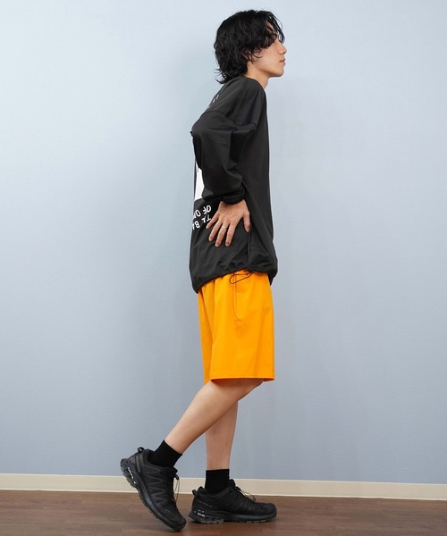 RVCA（ルーカ）の「RVCA/ルーカ 長袖ラッシュガード/水陸両用 裾ドローコード/ドロスト UVケア ロンＴ BF04A-P81（ラッシュガード・メンズ・ブラック/ホワイト・S/L/M）」の15枚目の写真