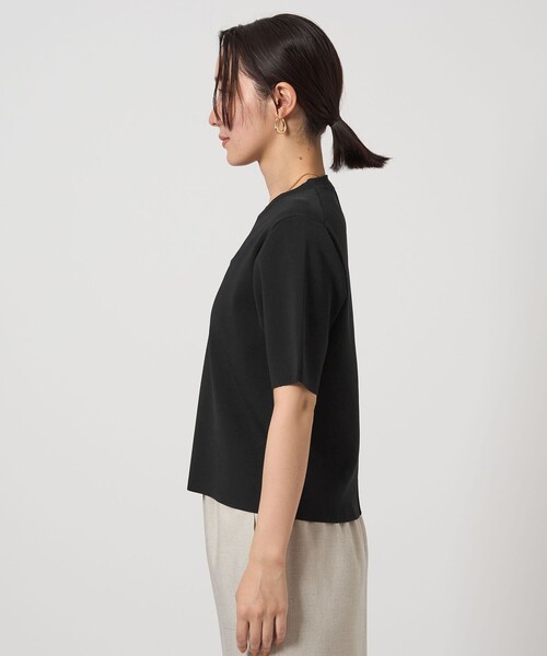 green label relaxing（グリーンレーベルリラクシング）の「【WEB限定】＜at ease＞ サマー ニット TEE -ウォッシャブル・接触冷感・UVカット-（ニット/セーター・レディース・コバルトブルー/ブラック/オフホワイト・FREE）」の17枚目の写真