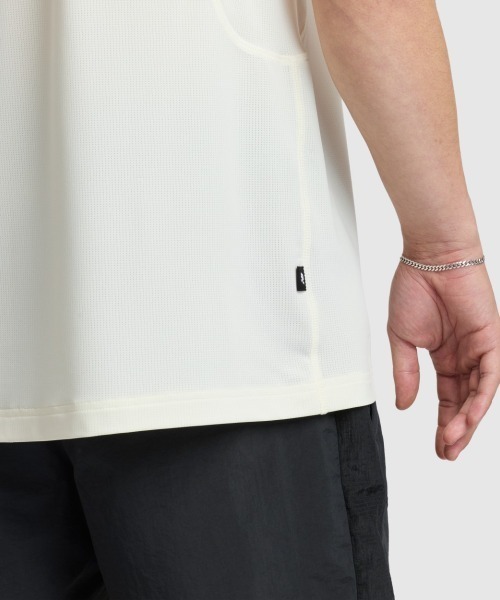 Kinetics(キネティクス)の「New Balance Klutch Men's Mesh Performance T-Shirt(ニューバランス クラッチ メッシュ パフォーマンスTシャツ)(Tシャツ/カットソー・メンズ・ベージュ系/グリーン系/イエロー系・MEDIUM/LARGE/X-LARGE)」の16枚目の写真