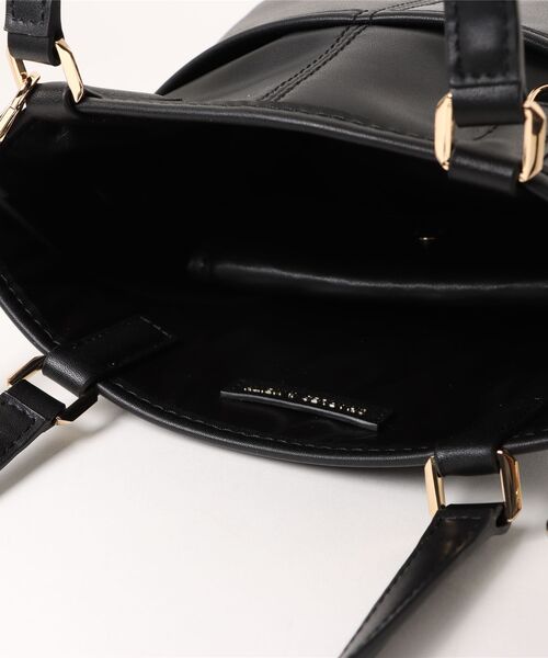 CHARLES & KEITH(チャールズ & キース)の「Addison アディソン ノットロープリバーシブルトートバッグ(トートバッグ・レディース・ブラック/クリーム・S)」の8枚目の写真
