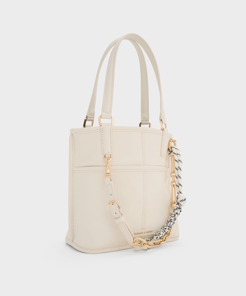 CHARLES & KEITH(チャールズ & キース)の「Addison アディソン ノットロープリバーシブルトートバッグ(トートバッグ・レディース・ブラック/クリーム・S)」の10枚目の写真
