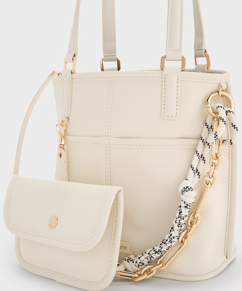 CHARLES & KEITH(チャールズ & キース)の「Addison アディソン ノットロープリバーシブルトートバッグ(トートバッグ・レディース・ブラック/クリーム・S)」の12枚目の写真