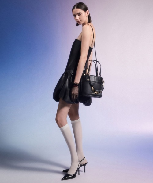 CHARLES & KEITH(チャールズ & キース)の「Addison アディソン ノットロープリバーシブルトートバッグ(トートバッグ・レディース・ブラック/クリーム・S)」の15枚目の写真