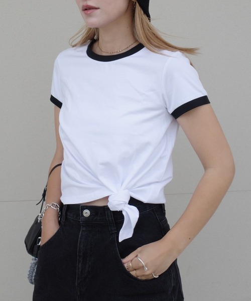 HEILIS(ヘイリス)の「【Hideka Original】アシンメトリーリンガーTシャツ/2WAY 配色 夏服 春服 Tシャツ カットソー 半袖 コンパクト バイカラー ストリート モノトーン ノームコア 韓国 カジュアル 変形 ブラック ホワイト オフ リンガー(Tシャツ/カットソー・レディース・オフホワイト/ブラック・FREE)」の13枚目の写真