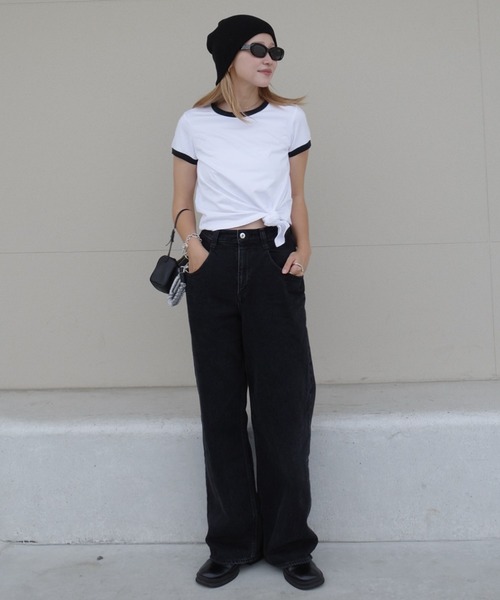 HEILIS(ヘイリス)の「【Hideka Original】アシンメトリーリンガーTシャツ/2WAY 配色 夏服 春服 Tシャツ カットソー 半袖 コンパクト バイカラー ストリート モノトーン ノームコア 韓国 カジュアル 変形 ブラック ホワイト オフ リンガー(Tシャツ/カットソー・レディース・オフホワイト/ブラック・FREE)」の15枚目の写真